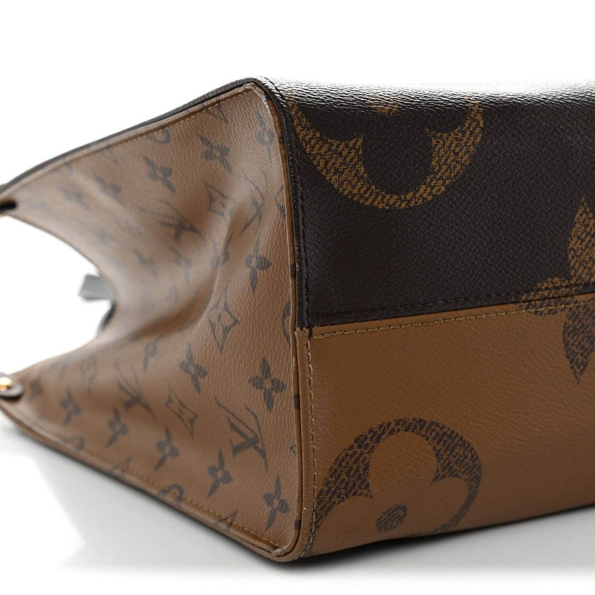 Reverse Monogram Giant Onthego MM