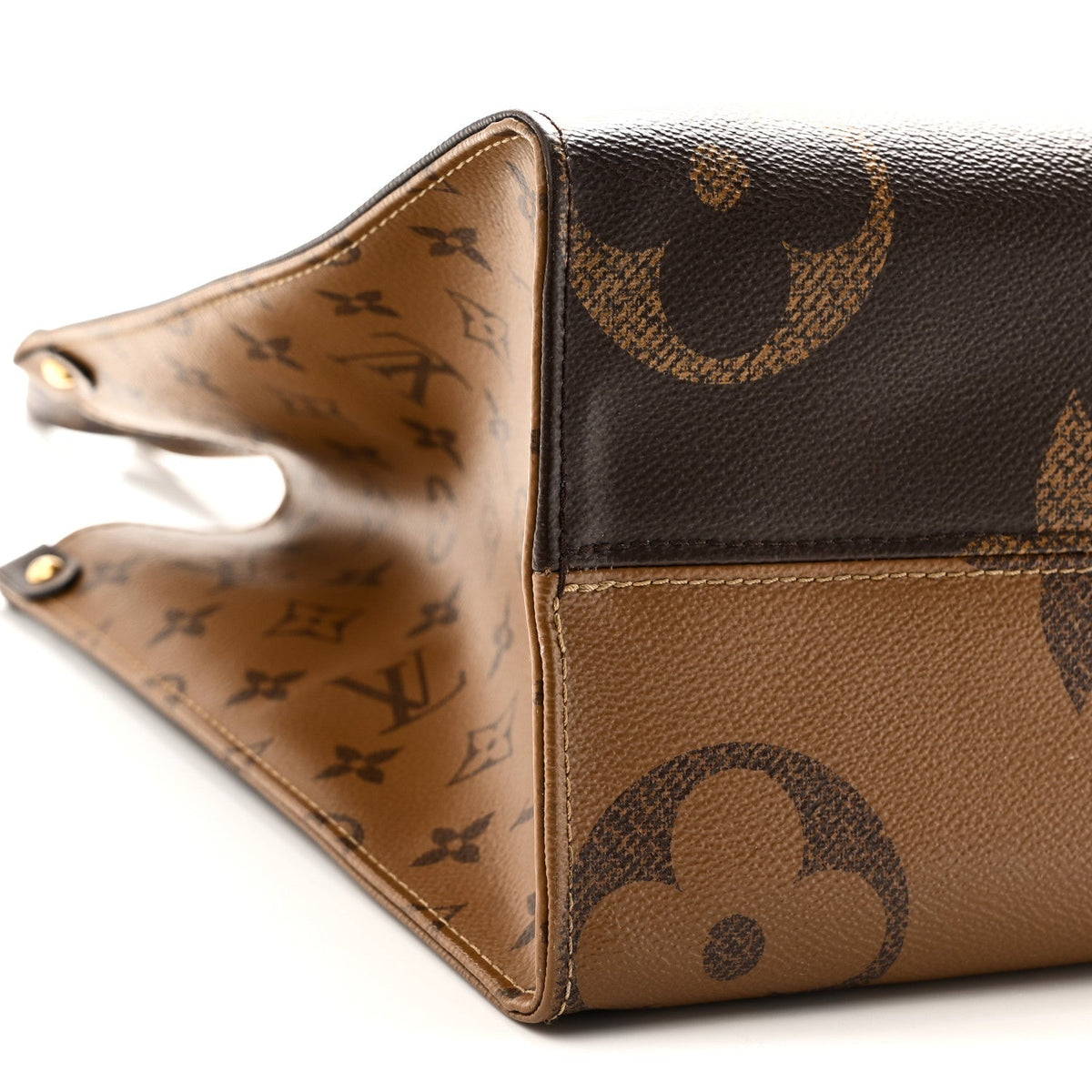 Reverse Monogram Giant Onthego MM