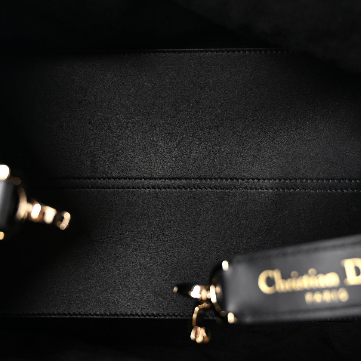 Calfskin Macrocannage Medium Toujours Black