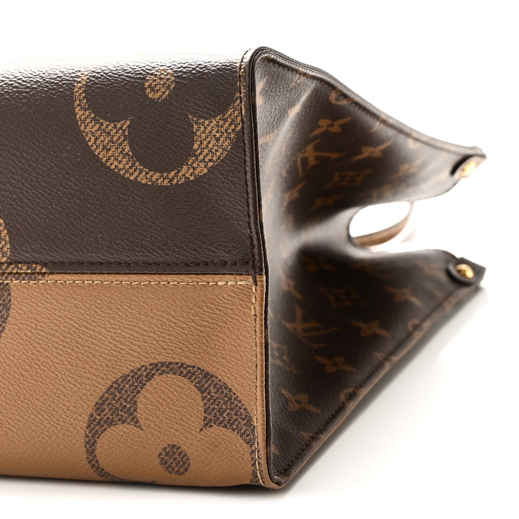 Reverse Monogram Giant Onthego MM