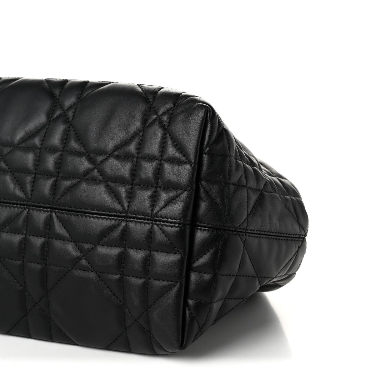 Calfskin Macrocannage Medium Toujours Black